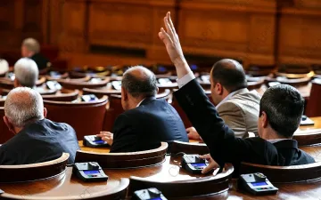 НС обсъжда вот на недоверие за фискалната политика