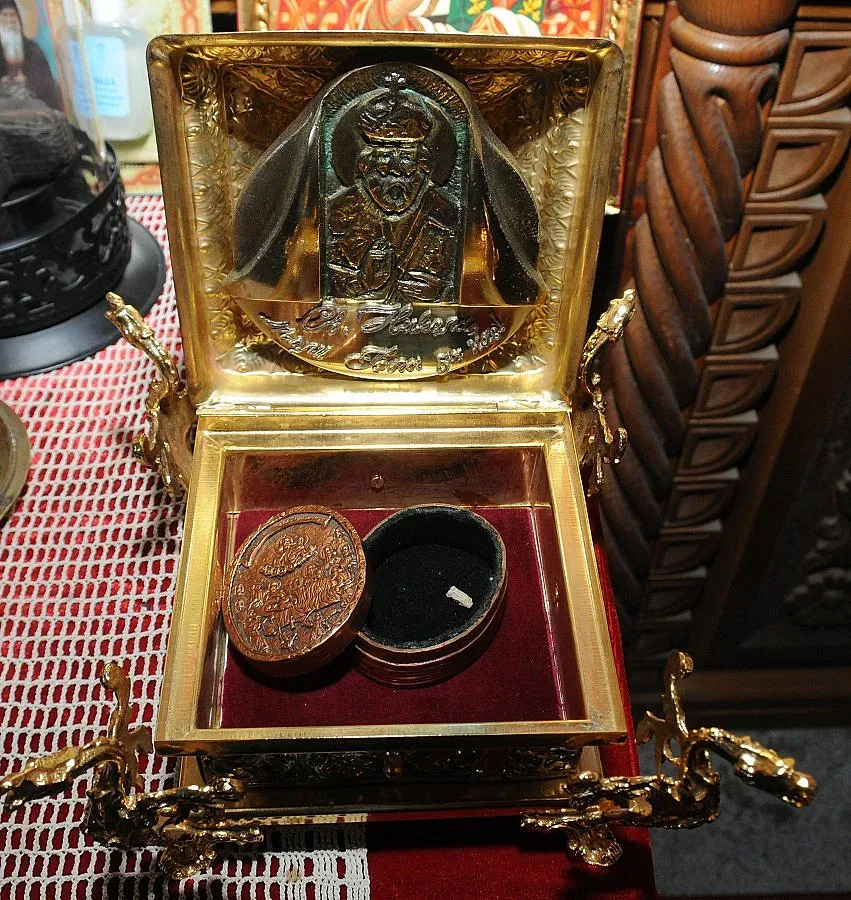 Крадците се уплашили, че ще объркат мощите