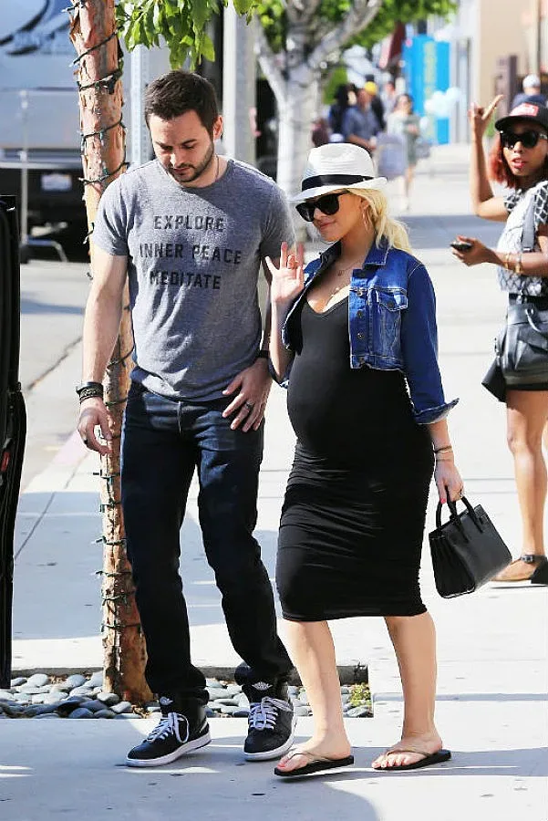 Агилера - щастлива и красива