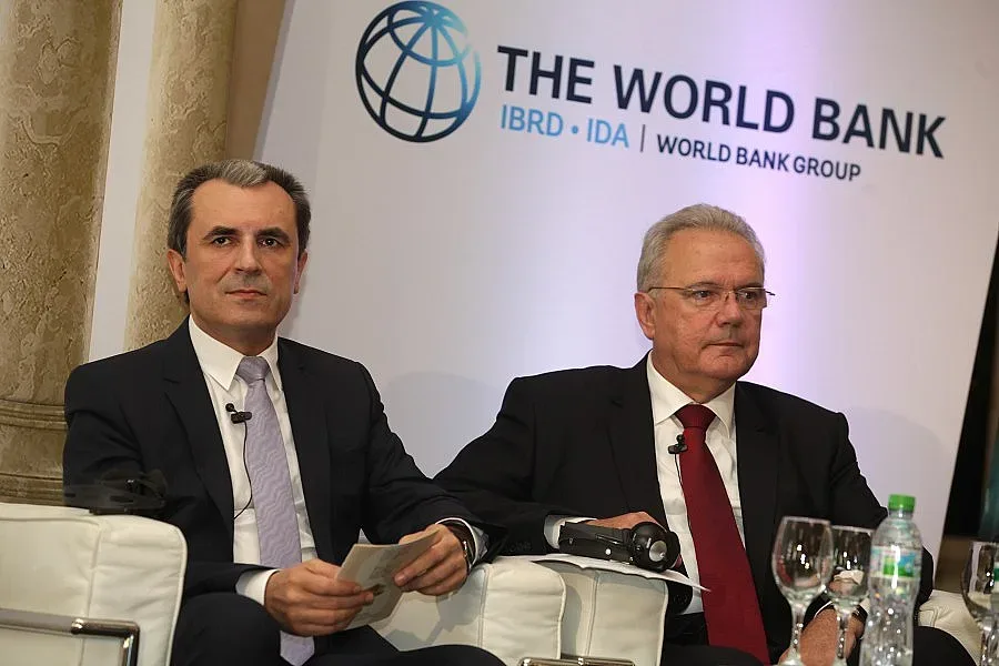 Обучават учениците как да взимат заеми