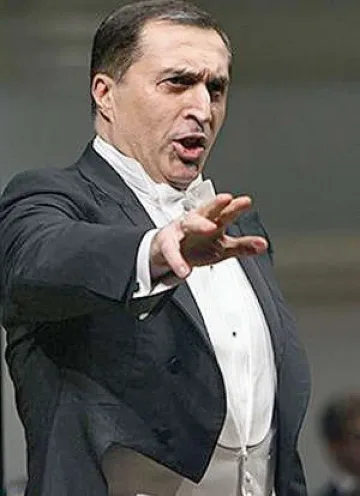 Грузински принц пее арии в Античния 