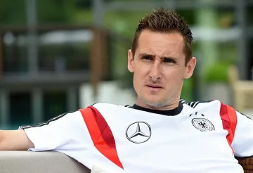 Туземци и майтапи разведриха Бундестима 