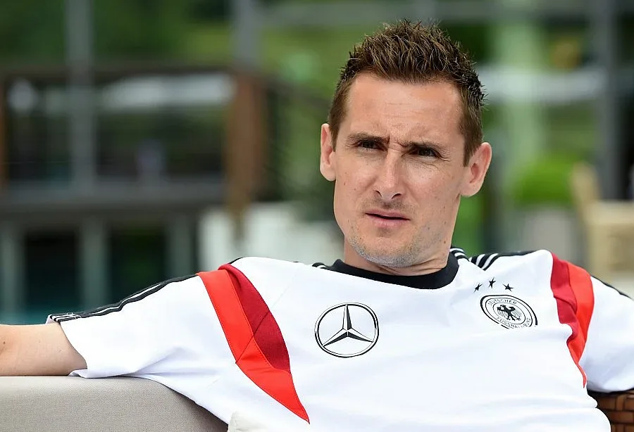 Туземци и майтапи разведриха Бундестима