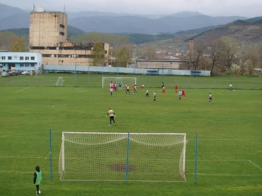 Симитли прави лукс стадион с 5,5 милиона лева