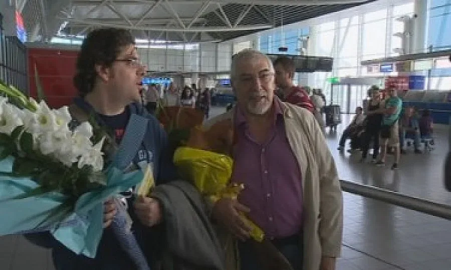 Посрещнаха с каба гайди Хорхе Букай на летище София