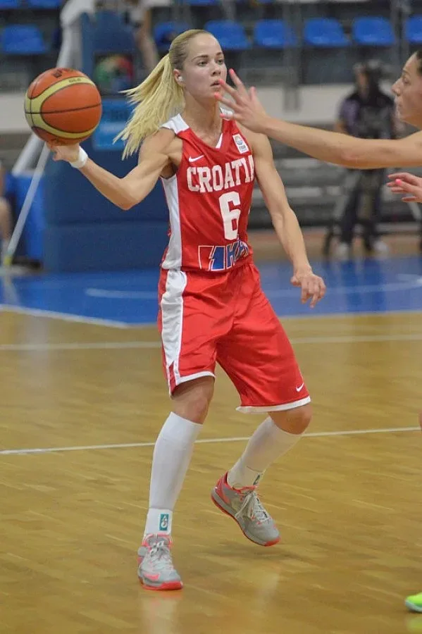 Хърватия ни удари на старта на ЕвроБаскет