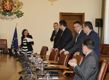 Решават за оставката на кабинета в сряда