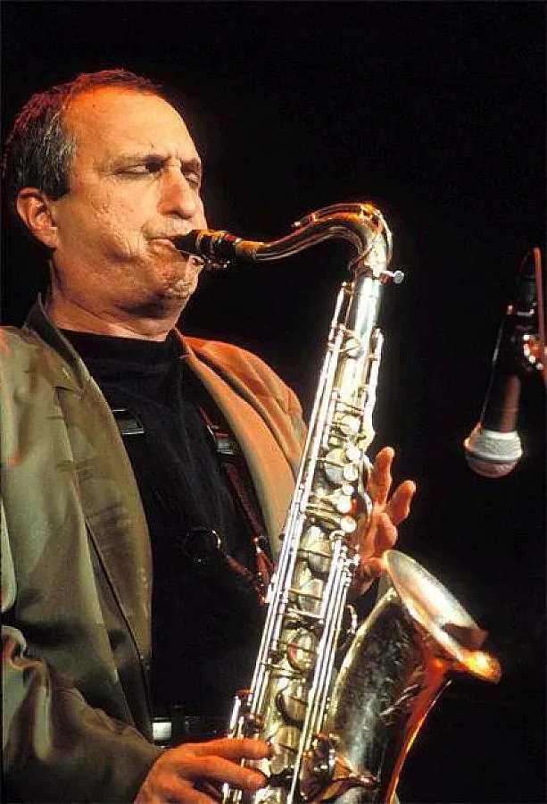 Виртуоз на сакса свири у нас