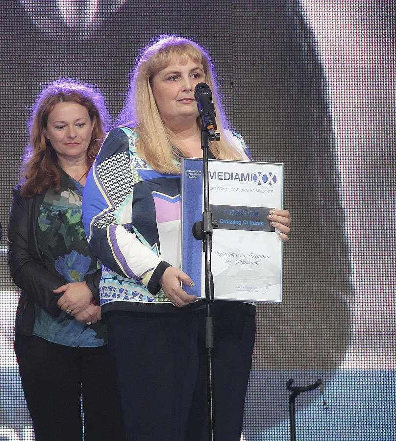 Славка Бозукова с награда Crossing Cultures