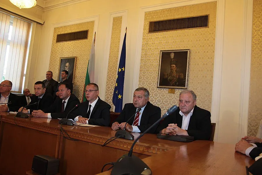 Червен разнобой за Възродителния процес