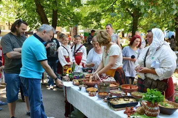 „Бабина душица” събра стотици на площада в Монтана