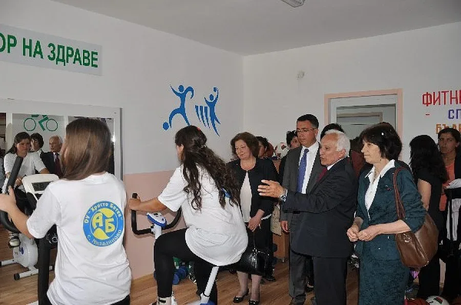 Мукаддес Налбант и Хасан Азис откриха спортен комплекс в Миладиново