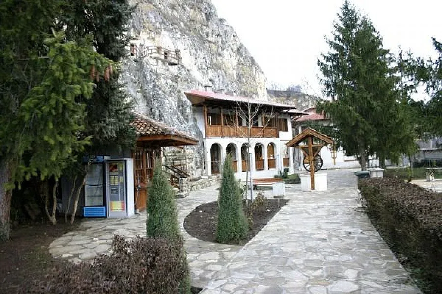 Уволняват игумен след сексвидео в нета