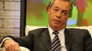 Фараж се обяснява заради блондинка