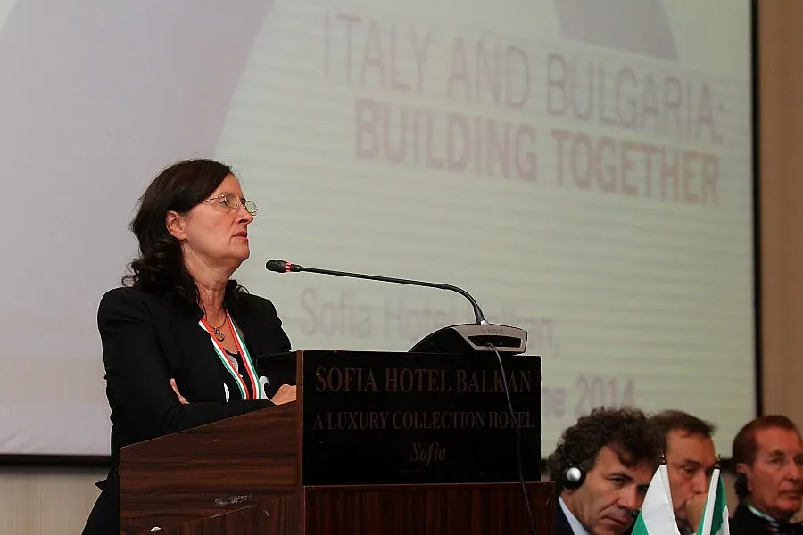 Бобева: България е икономически стабилна, приветстваме италианските инвестиции