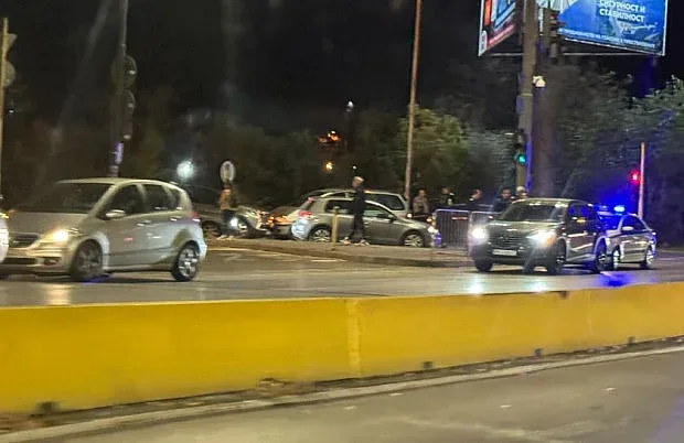 Ужас на пътя в столицата! 4 коли са в меллето