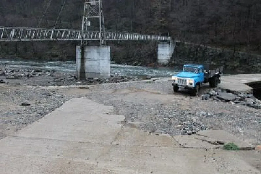 Кметски наместници на Любино и Русалско недоволни от дупките по пътя