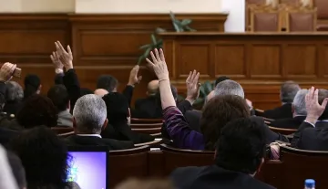 Парламентът обсъжда заем от 1,5 млрд. евро