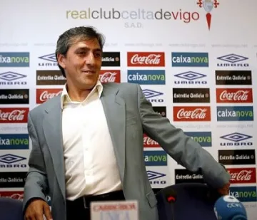 Домашно уреди  "Левски" с треньор