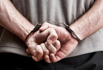 Арестуваха българин за секс с тийнейджър