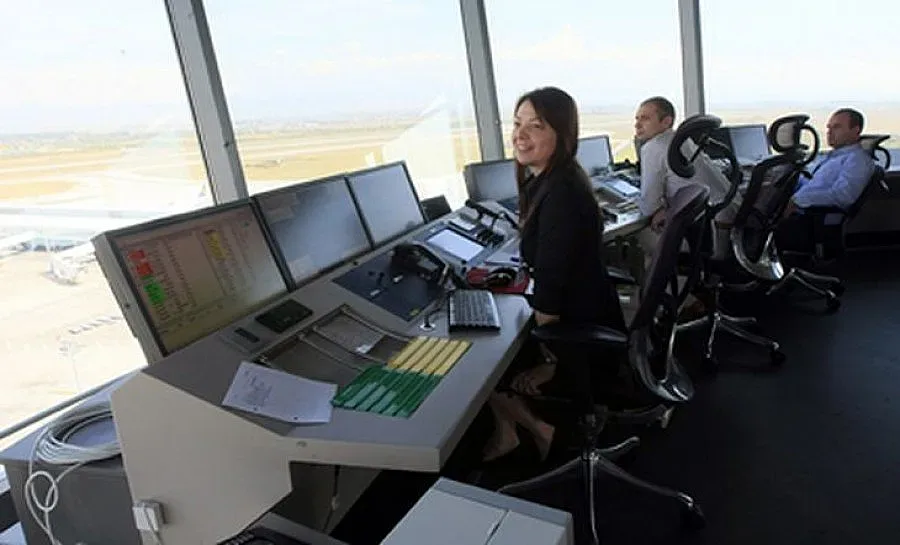 ОБЗОР: Екшън с австриец приземи израелски "Боинг" в София