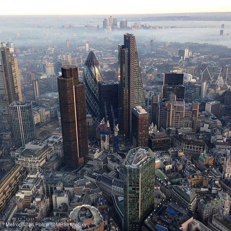 Евакуираха десетки хора заради пожар в "Шард"