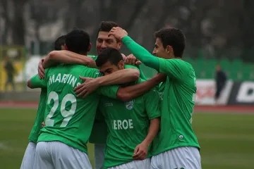 Фенове влизат в съблекалнята на любимците си от Берое