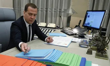 Медведев обвини Г7 в "безграничен цинизъм"