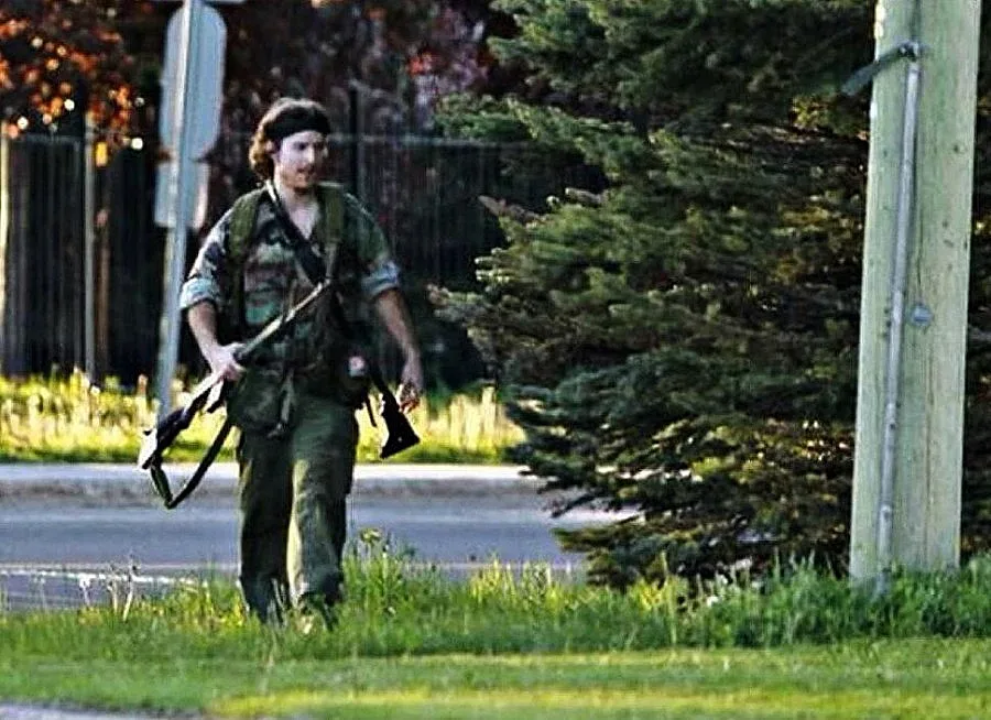 Мъж в камуфлаж уби трима полицаи в Канада