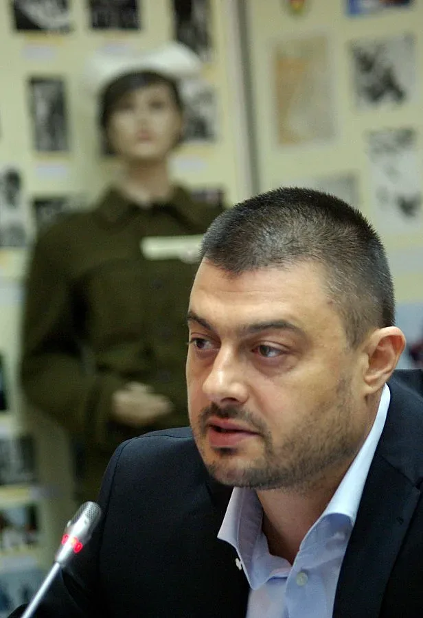 Бареков избира между консерватори и либерали