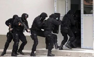 Разбиха лихварска група, присвоявала имоти