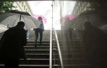 Облачно и дъждовно в цялата страна