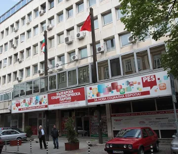 Кметове и депутати проспаха изборите 