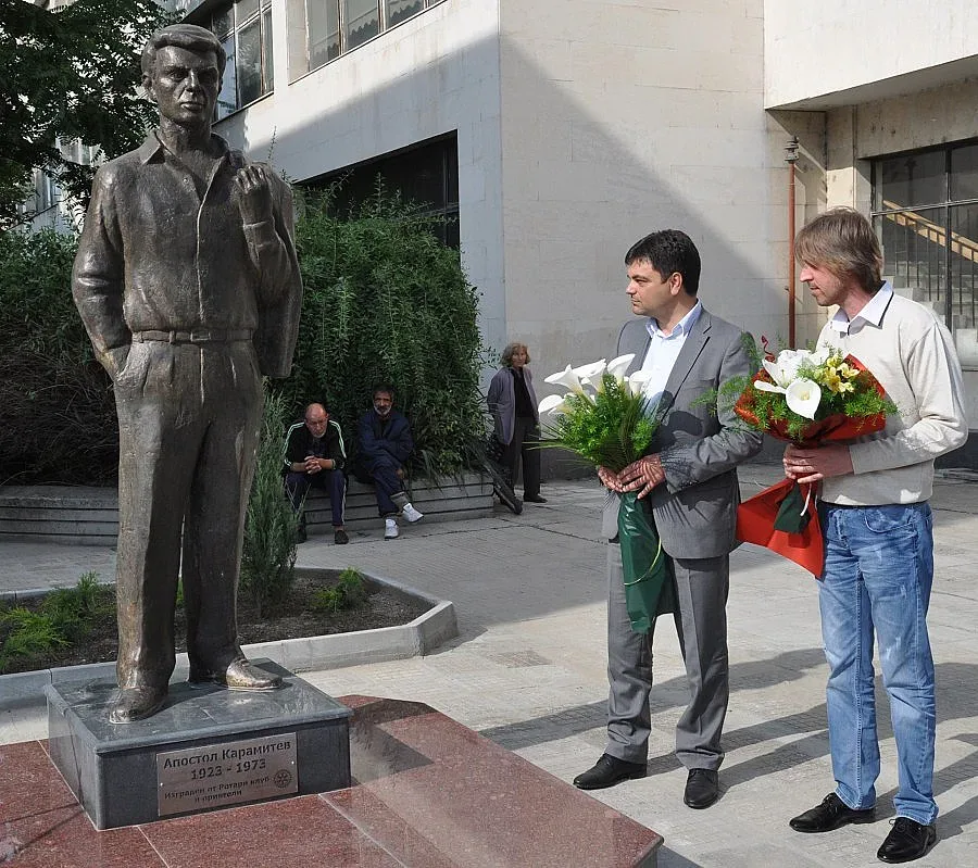 Двуметров Карамитев се извиси в Димитровград