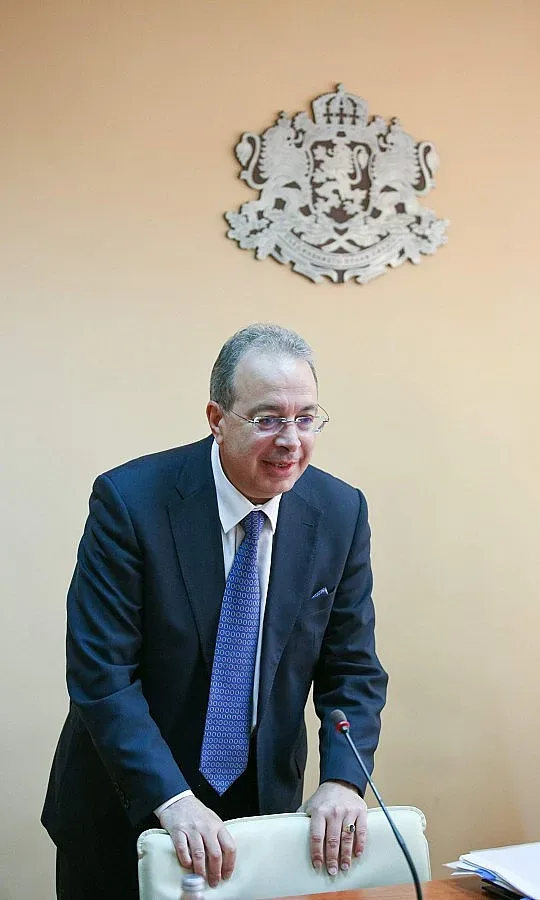 Логото на България на поправка до дни