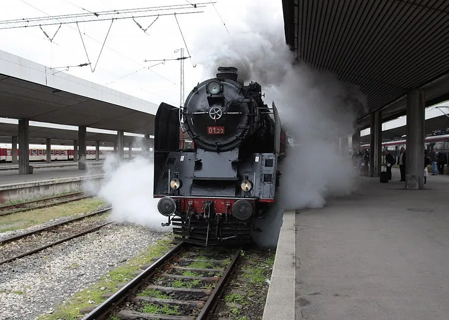 БДЖ показва правилното пресичане на жп прелези