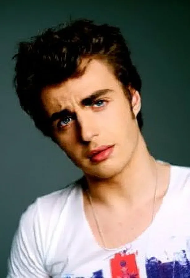 Шопа върти парите и хотелите на Брендо