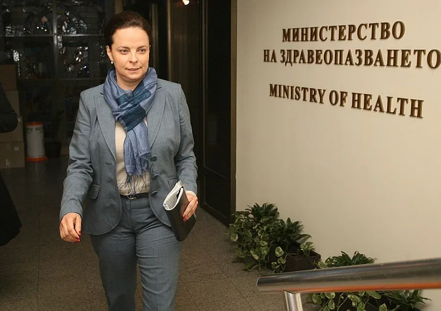 Шефът на здравната инспекция поема спешната помощ