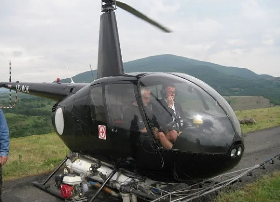 Кметът на Кърджали участва във „въздушната атака” срещу марокански скакалци