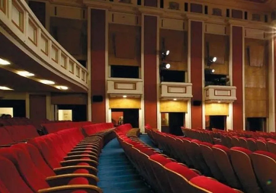 Театър "Българска армия" с промоционални цени през юни