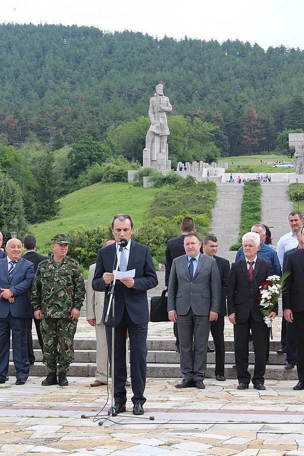 Орешарски: Aпатията e истинската заплаха за свободата