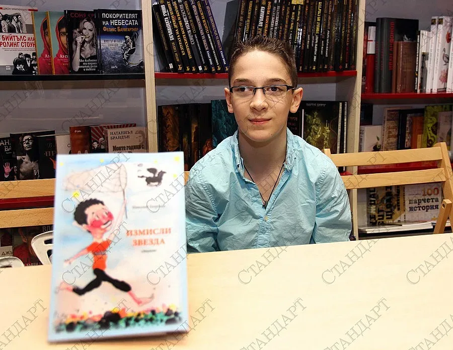  Поетът Ники раздаде първите си автографи