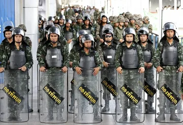 Армията в Тайланд изпрати 5700 срещу протестиращите