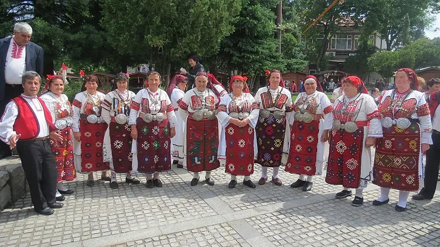 Стотици се надиграват и надпяват в Банско