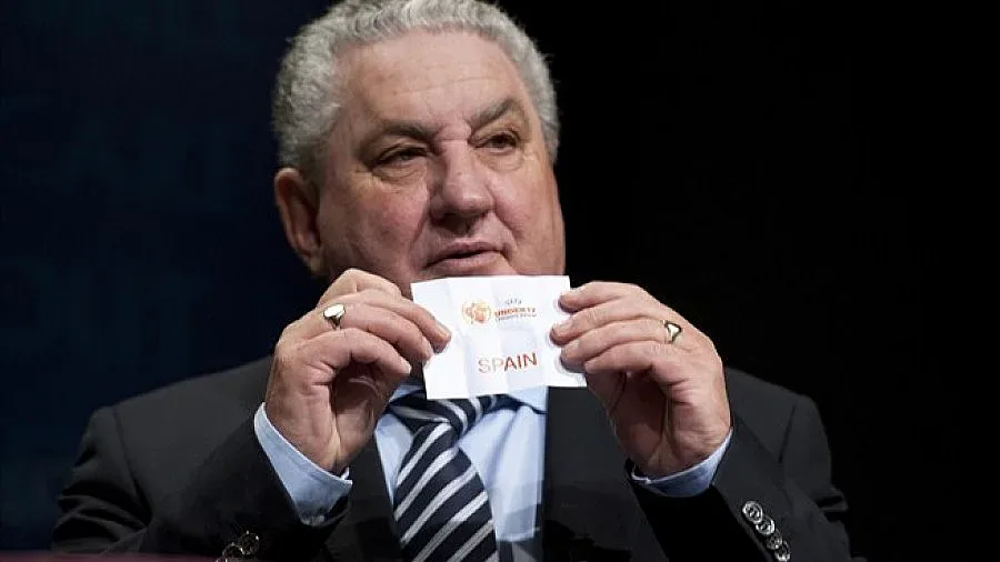 ФИФА може да отнеме домакинството на Катар