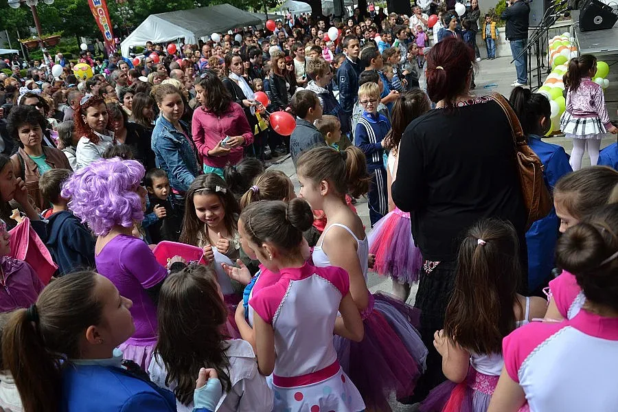 Стотици деца празнуваха в Благоевград