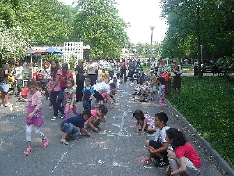 Парковете на Кърджали се изпълниха със стотици деца на 1 юни