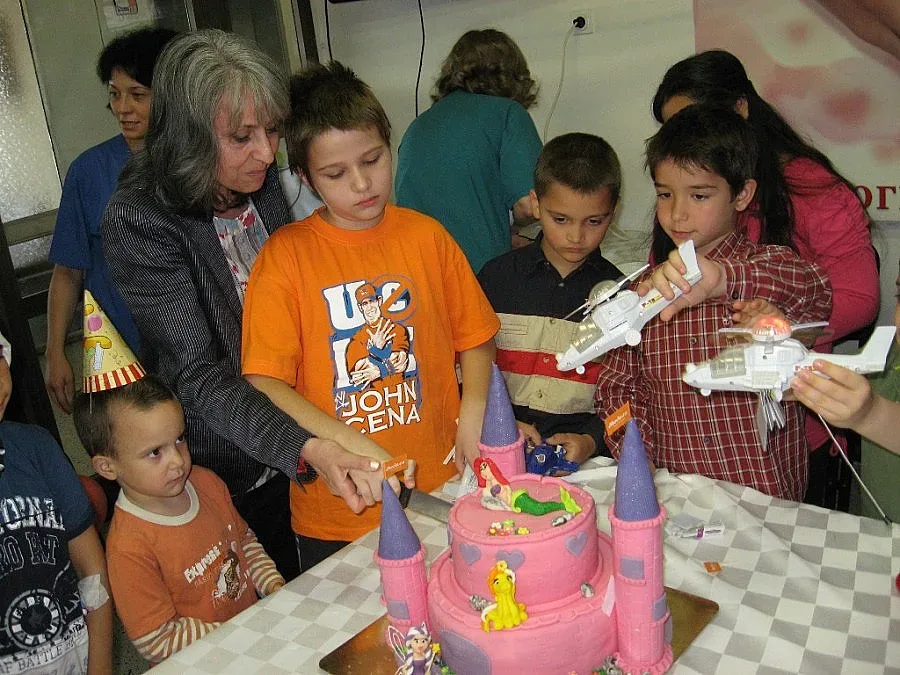 Вицепрезидентът празнува 1 юни с болни деца в Пловдив