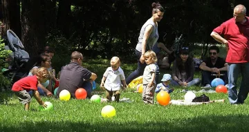 Парен локомотив вози първолаци