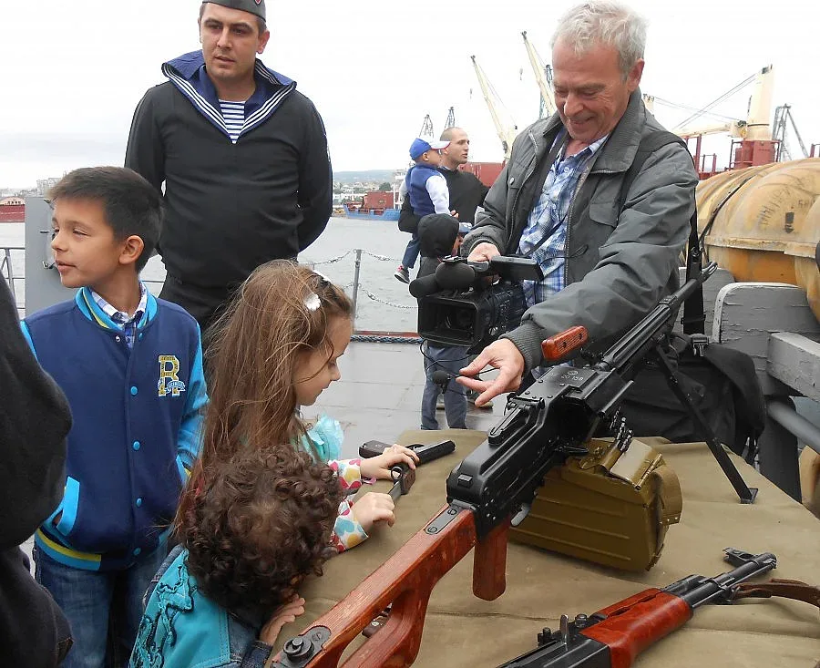 Хлапета превзеха бойните кораби